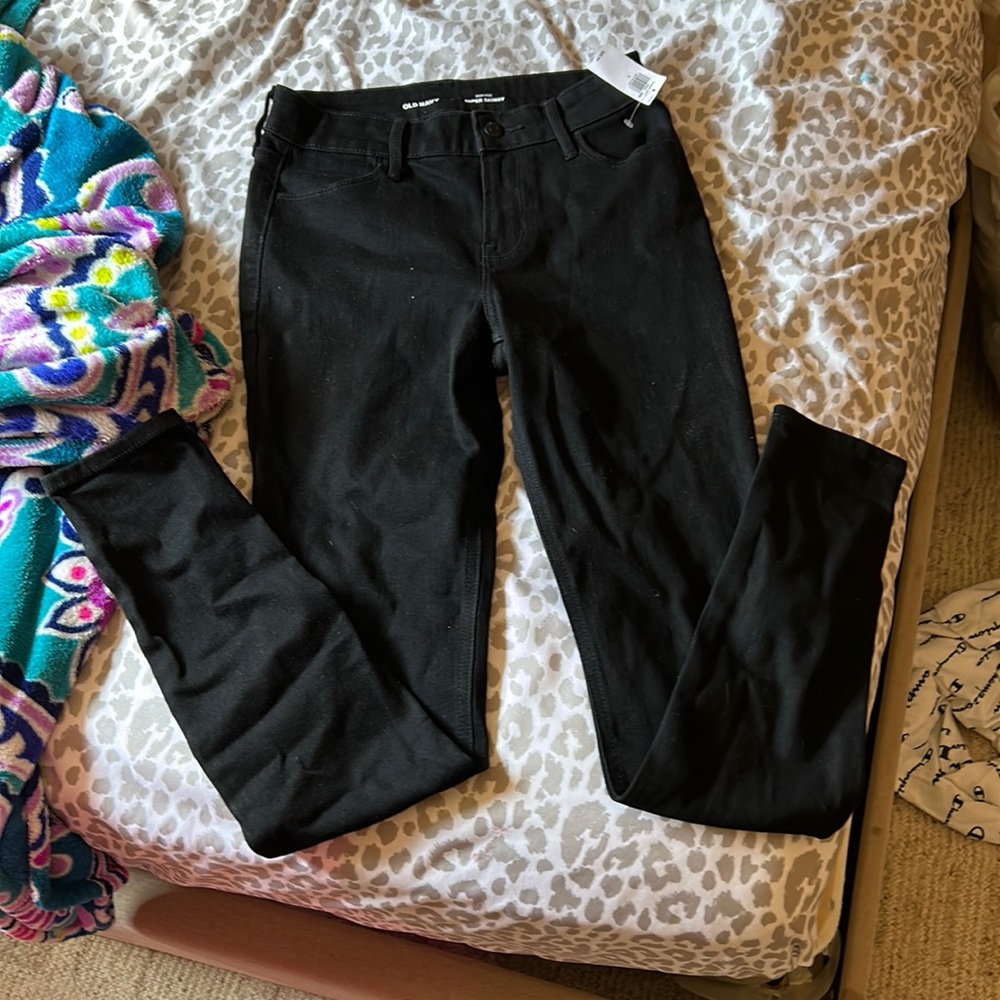 Black, old navy, brand new skinny jeans size 0 with the tag still on